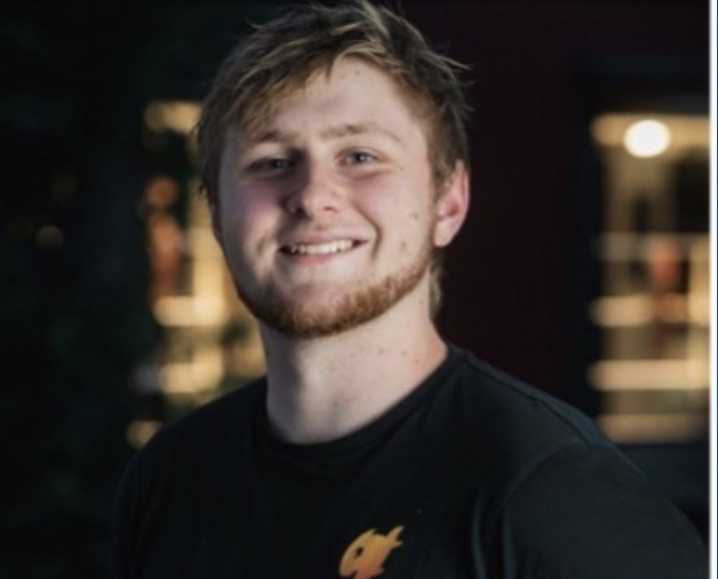 Portræt af Lasse Gottlieb i sort t-shirt